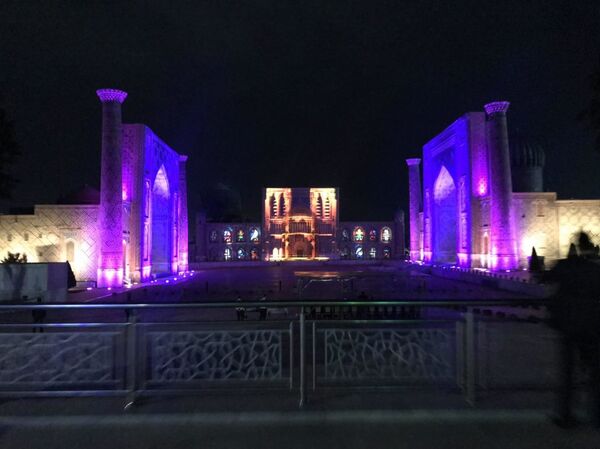 Экскурсия и световое шоу: как развлекали главу Евросовета в Самарканде - Sputnik Узбекистан