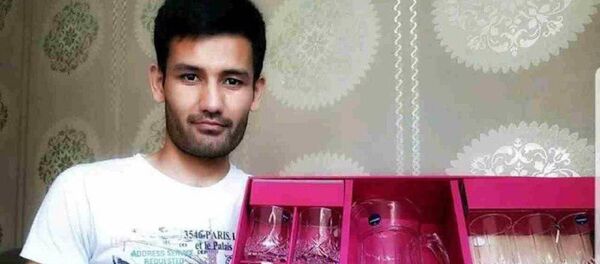 Сервиз за победу в Каннах: Узбеккино поздравили Шокира Холикова Сервиз за победу в Каннах: Узбеккино поздравили Шокира Холикова - Sputnik Ўзбекистон