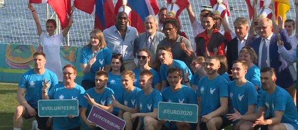 Сол Кэмпбелл открыл Парк футбола в Петербурге - видео Сол Кэмпбелл открыл Парк футбола в Петербурге - видео - Sputnik Узбекистан