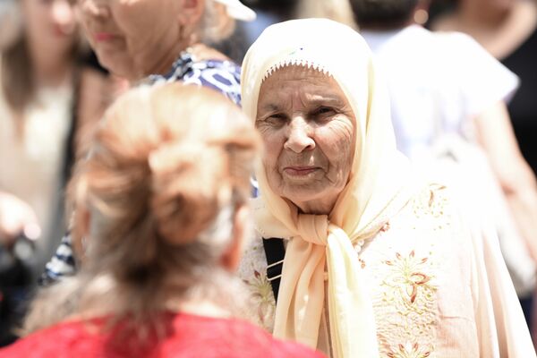 Пожилая женщина на празднике Сабантуй в парке Ташкента - Sputnik Узбекистан