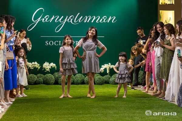 Племянница Усманова представила новую коллекцию одежды в Ташкенте - Sputnik Узбекистан