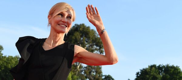 Актриса Ингеборга Дапкунайте на Звездной дорожке перед началом церемонии открытия XXX Открытого Российского кинофестиваля Кинотавр в Сочи - Sputnik Узбекистан