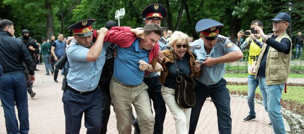 Задержание участников несанкционированных митингов в Казахстане - Sputnik Ўзбекистон