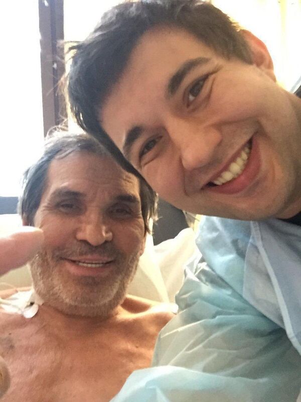 Бари Алибасов вышел из комы, но пока никого не помнит - первое селфи Бари Алибасов вышел из комы, но пока никого не помнит - первое селфи - Sputnik Узбекистан