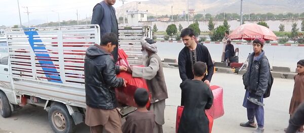 Афганский бизнесмен помог беженцам, посмотрев видео Sputnik - Sputnik Ўзбекистон