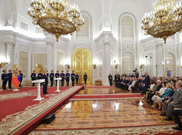 На вершине профессии: Путин вручил госпремии выдающимся россиянам - Sputnik Узбекистан