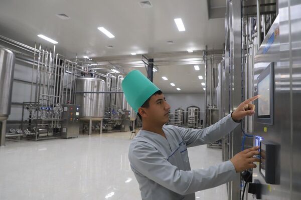 В Наманганской области введен в строй новый фармацевтический комплекс В Наманганской области введен в строй новый фармацевтический комплекс - Sputnik Узбекистан