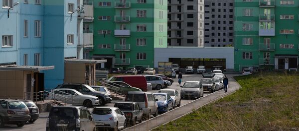 Парковка во дворе Парковка во дворе - Sputnik Ўзбекистон