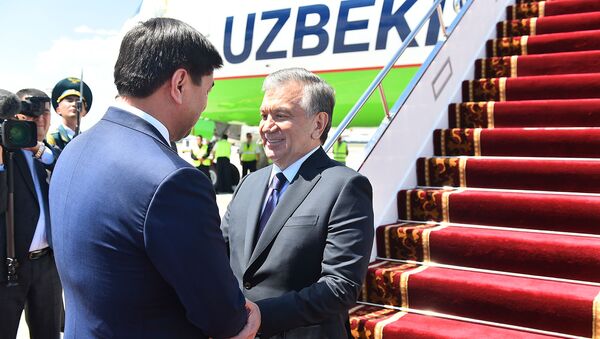 Президент Узбекистана Шавкат Мирзиёев прибыл в Кыргызстан - Sputnik Узбекистан