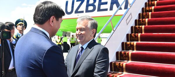 Президент Узбекистана Шавкат Мирзиёев прибыл в Кыргызстан - Sputnik Узбекистан