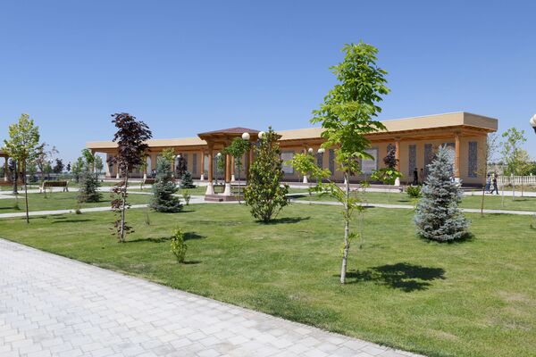 Мемориальный комплекс имени Исхокхона Ибрата  - Sputnik Узбекистан