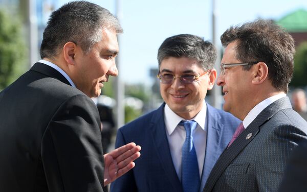 Generalniy konsul Respubliki Uzbekistan v Kazani Fariddin Nasriyev (v sentre) - Sputnik O‘zbekiston
