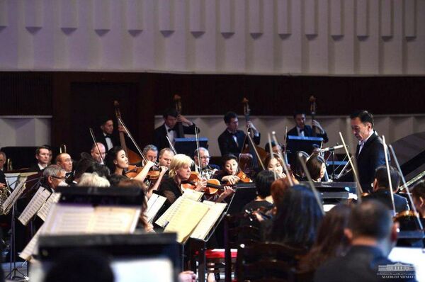 На концерте для участников саммита ШОС прозвучали узбекские песни На концерте для участников саммита ШОС прозвучали узбекские песни - Sputnik Узбекистан