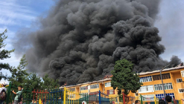 Крупный пожар в Андижане: горит крыша новостройки - видео - Sputnik Ўзбекистон