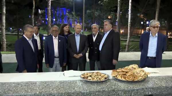 Президент Таджикистана Эмомали Рахмон устроил вечер Дружбы для участников Пятого саммита Совещания по взаимодействию и мерам доверия в Азии - Sputnik Ўзбекистон