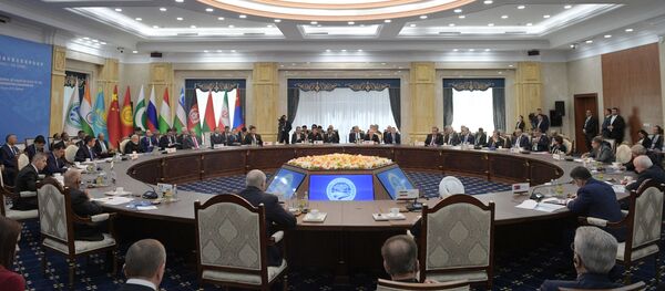 Президент РФ Владимир Путин принимает участие в заседании Совета глав государств - членов Шанхайской организации сотрудничества (ШОС) в расширенном составе в государственной резиденции Ала-Арча в Бишкеке. - Sputnik Узбекистан