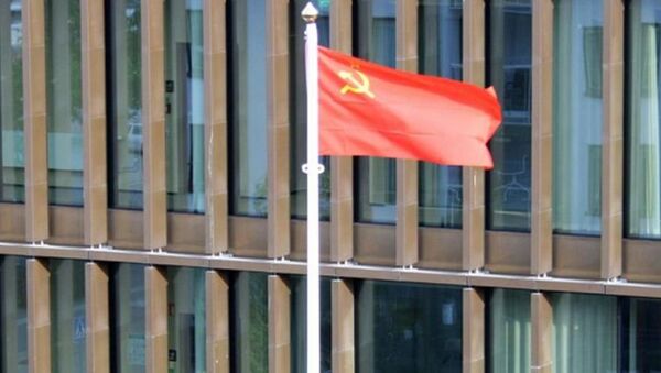 Неизвестные повесили флаг СССР в шведском городе Тэбю - Sputnik Ўзбекистон
