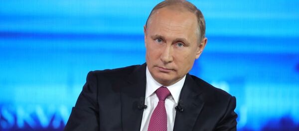 Прямая линия с президентом РФ В. Путиным Прямая линия с президентом РФ В. Путиным - Sputnik Узбекистан