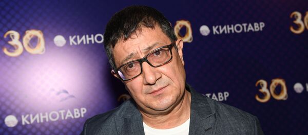 Режиссер Юсуп Разыков перед премьерой фильма Керосин в рамках 30-го Открытого российского кинофестиваля Кинотавр в Сочи. - Sputnik Узбекистан