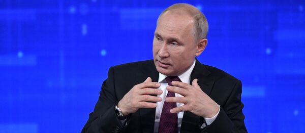 Прямая линия с президентом РФ Владимиром Путиным Прямая линия с президентом РФ Владимиром Путиным - Sputnik Ўзбекистон
