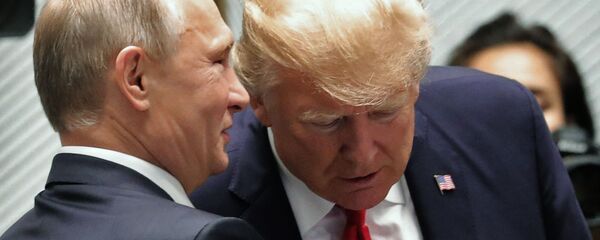 Президент РФ Владимир Путин и президент США Дональд Трамп - Sputnik Узбекистан