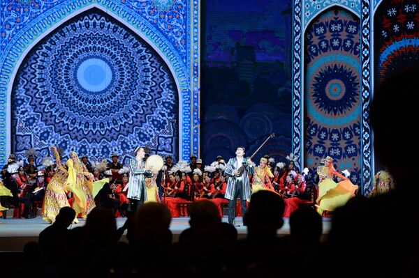 Мирзиёев рассказал о реакции Путина на выступление узбекских артистов Мирзиёев рассказал о реакции Путина на выступление узбекских артистов - Sputnik Узбекистан