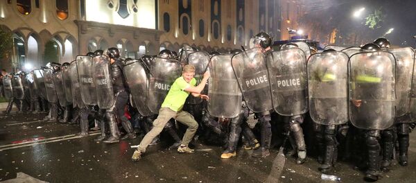 Акция протеста у парламента в Тбилиси - Sputnik Узбекистан