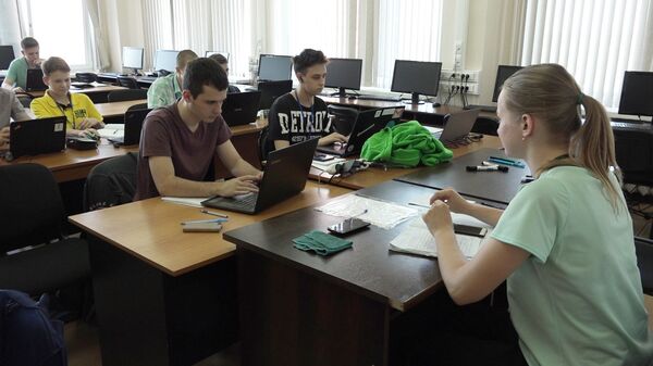 Будни школы МФТИ: гранит науки, футбол и задачки после отбоя Будни школы МФТИ: гранит науки, футбол и задачки после отбоя - Sputnik Узбекистан