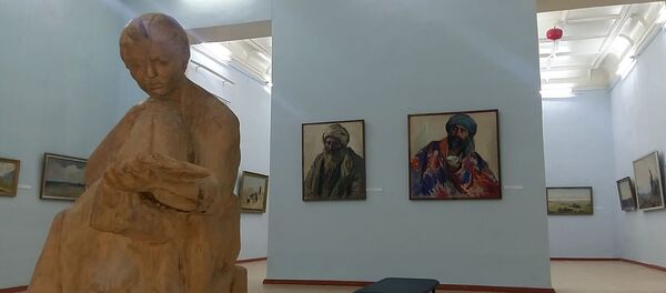 Слева направо Портрет дехканина, 1928 год, и Портрет таджика, 1929 год, П.Бенков,Бухарский музей искусств - Sputnik Узбекистан