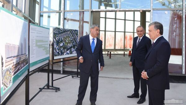 Шавкат Мирзиёев 25 июня посетил строительную площадку Tashkent City - Sputnik Узбекистан