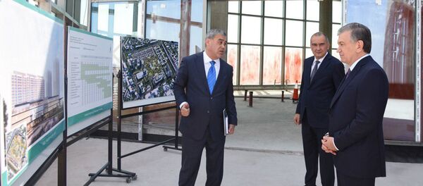 Шавкат Мирзиёев 25 июня посетил строительную площадку Tashkent City Шавкат Мирзиёев 25 июня посетил строительную площадку Tashkent City - Sputnik Узбекистан