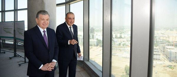 Шавкат Мирзиёев посетил строительную площадку Tashkent City Шавкат Мирзиёев посетил строительную площадку Tashkent City - Sputnik Ўзбекистон