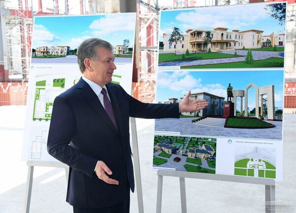 Как зеницу ока: Шавкат Мирзиёев поручил беречь Коран халифа Усмана Как зеницу ока: Шавкат Мирзиёев поручил беречь Коран халифа Усмана - Sputnik Узбекистан