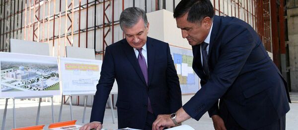 Шавкат Мирзиёев ознакомился с ходом строительства Центра исламской цивилизации  Шавкат Мирзиёев ознакомился с ходом строительства Центра исламской цивилизации  - Sputnik Ўзбекистон
