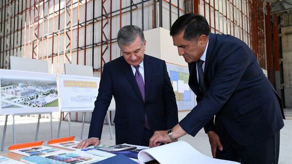 Шавкат Мирзиёев ознакомился с ходом строительства Центра исламской цивилизации  - Sputnik Узбекистан