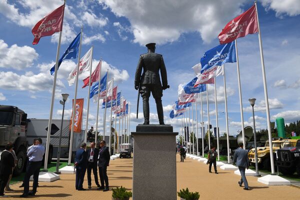 Памятник маршалу Советского Союза Г. К. Жукову на Международном военно-техническом форуме Армия-2019  - Sputnik Узбекистан