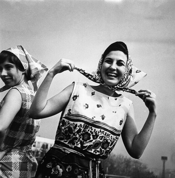 Реклама коллекции женской одежды. 1966 год - Sputnik Ўзбекистон