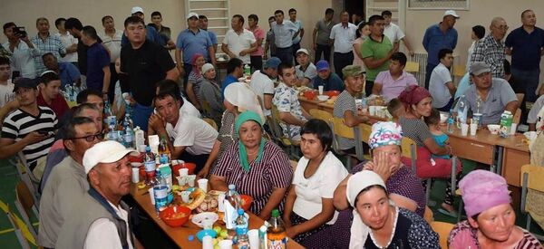 Эвакуированные жители Арыси. Иллюстративное фото - Sputnik Узбекистан