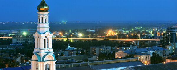 Вид на Ростов-на-Дону через колокольню кафедрального собора Рождества Пресвятой Богородицы - Sputnik Узбекистан