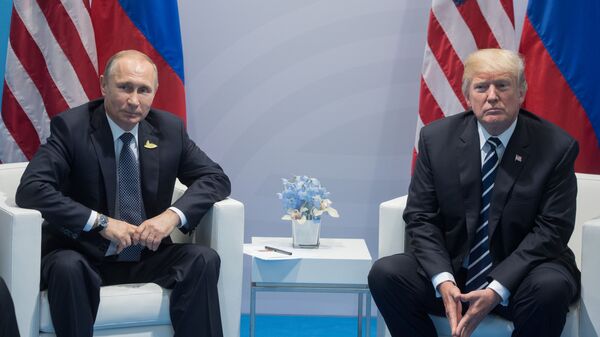 Президент РФ Владимир Путин и президент США Дональд Трамп - Sputnik Ўзбекистон