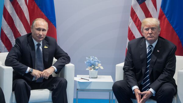 Президент РФ Владимир Путин и президент США Дональд Трамп - Sputnik Узбекистан