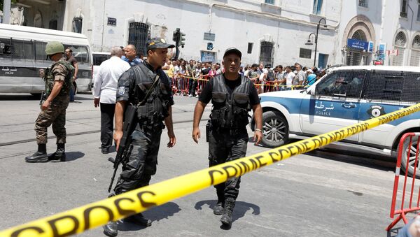 Полицейские на месте теракта в центре Туниса - Sputnik Узбекистан