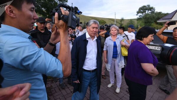 Bivshiy prezident KR Almazbek Atambayev posle press-konferensii na territorii svoyego doma v sele Koy-Tash - Sputnik O‘zbekiston