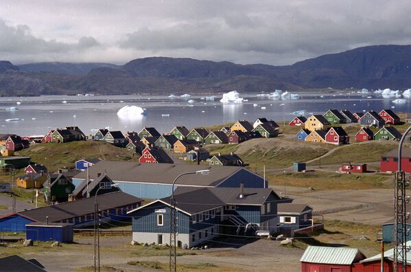 Гигантские айсберги во фьорде в Нарсаке, южная Гренландия - Sputnik Узбекистан