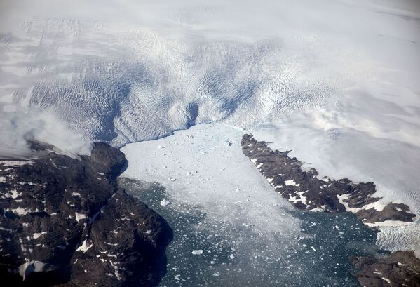 Таяние ледника в Гренландии - Sputnik Узбекистан
