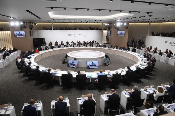 Заседание глав делегаций государств-участников Группы двадцати, приглашенных государств и международных организаций в формате рабочего обеда в Осаке - Sputnik Узбекистан