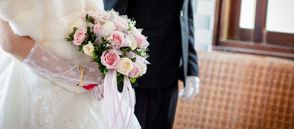 Жених и невеста на бракосочетании Жених и невеста на бракосочетании - Sputnik Ўзбекистон