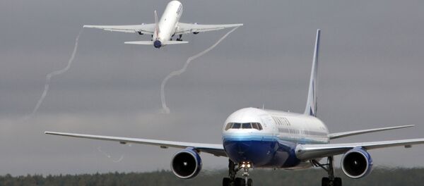 Самолеты Боинг-767 в аэропорту Самолеты Боинг-767 в аэропорту - Sputnik Узбекистан