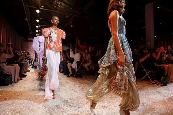 Ульяна Сергеенко посвятила свою новую коллекцию Узбекистану Ульяна Сергеенко посвятила свою новую коллекцию Узбекистану - Sputnik Узбекистан