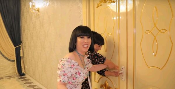 Как живут артисты: журналистка ворвалась в дом Жасура Умирова - видео - Sputnik Узбекистан